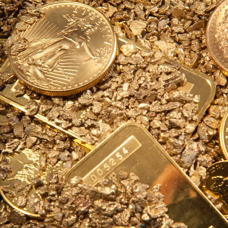 Goldnuggets, Goldbarren und Goldmünzen als Rohstoff Gold für den Goldankauf