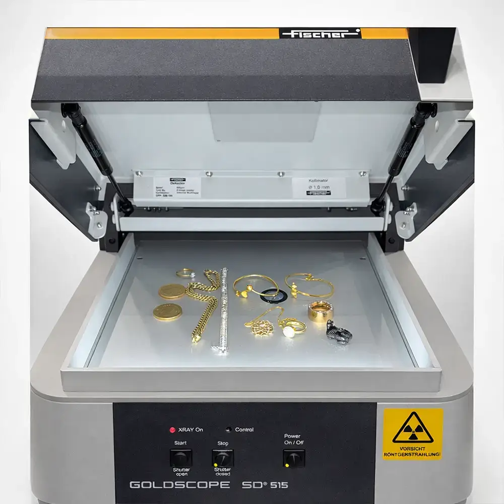 Röntgenfluoreszenz-Analysegerät prüft Goldschmuck auf Edelmetallgehalt